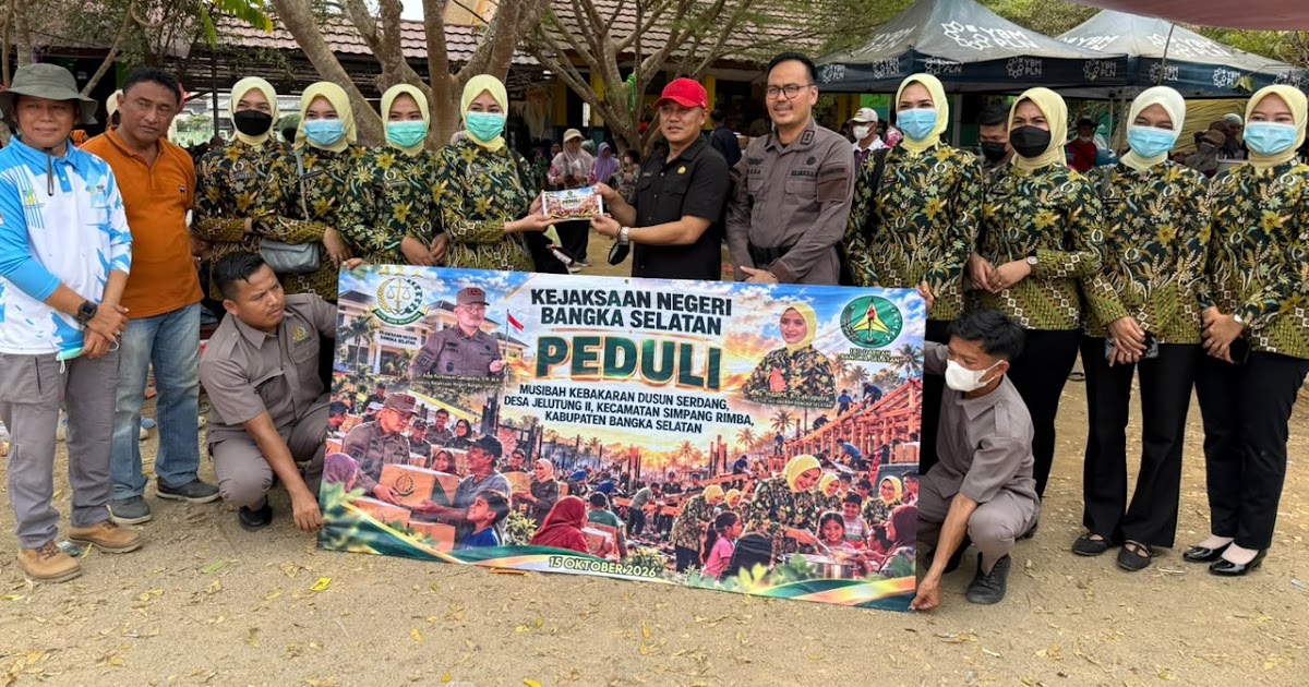 Kejari Bangka Selatan Salurkan Sembako hingga 40 Sak Semen untuk Korban Kebakaran Dusun Serdang