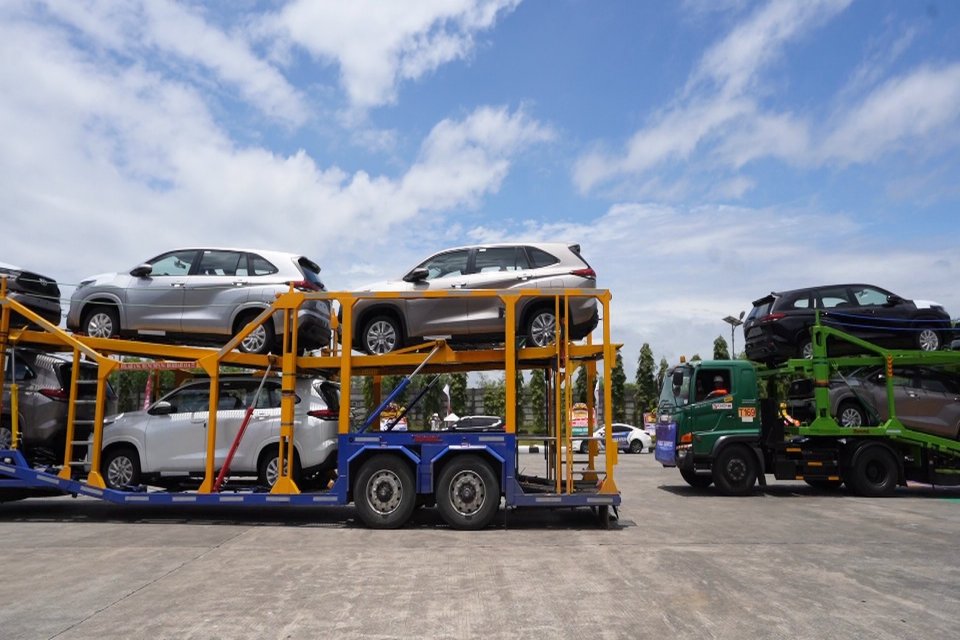 Toyota Kuasai 60,3% Ekspor Mobil CBU, Hybrid Melonjak 64%