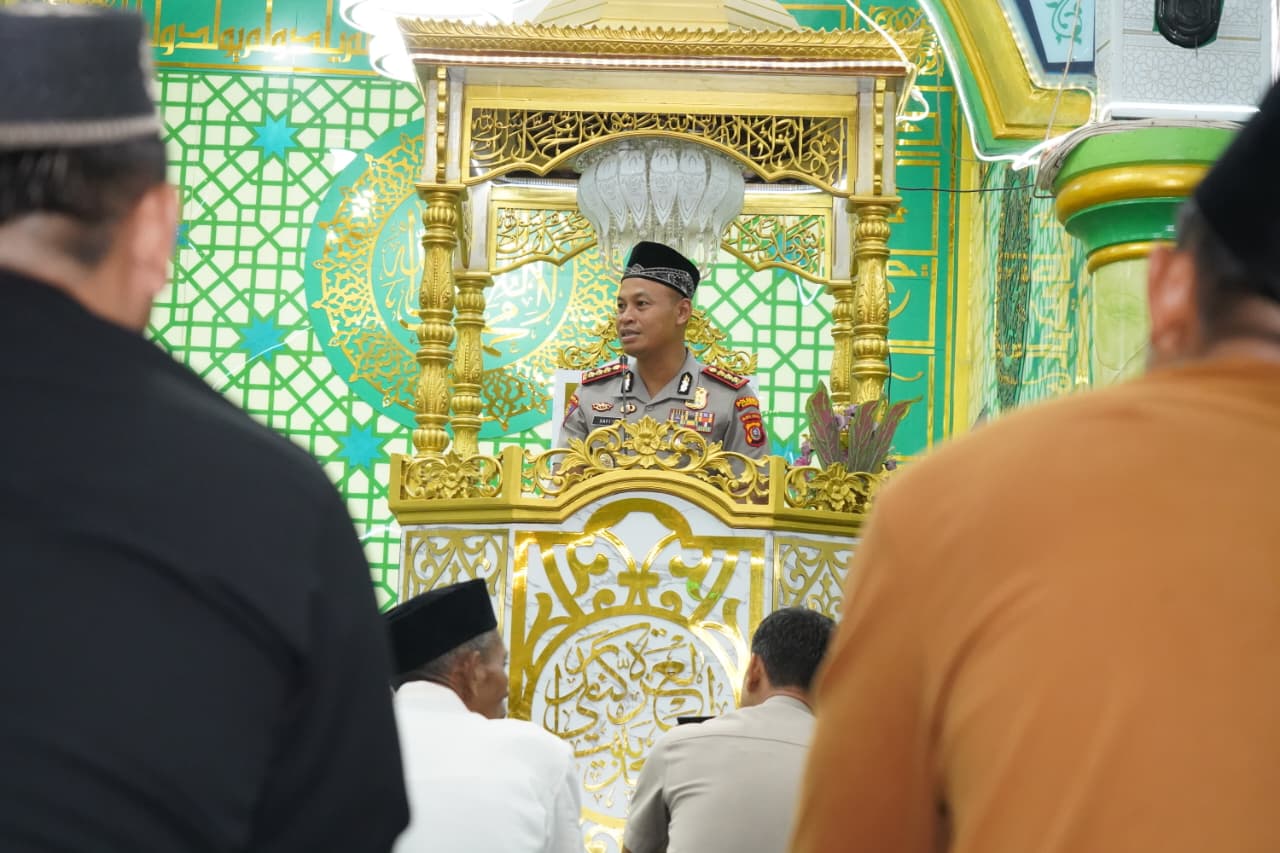 Kapolresta Kendari Safari Subuh di Masjid Baitul Izzah Baruga, Ajak Warga Jaga Kamtibmas