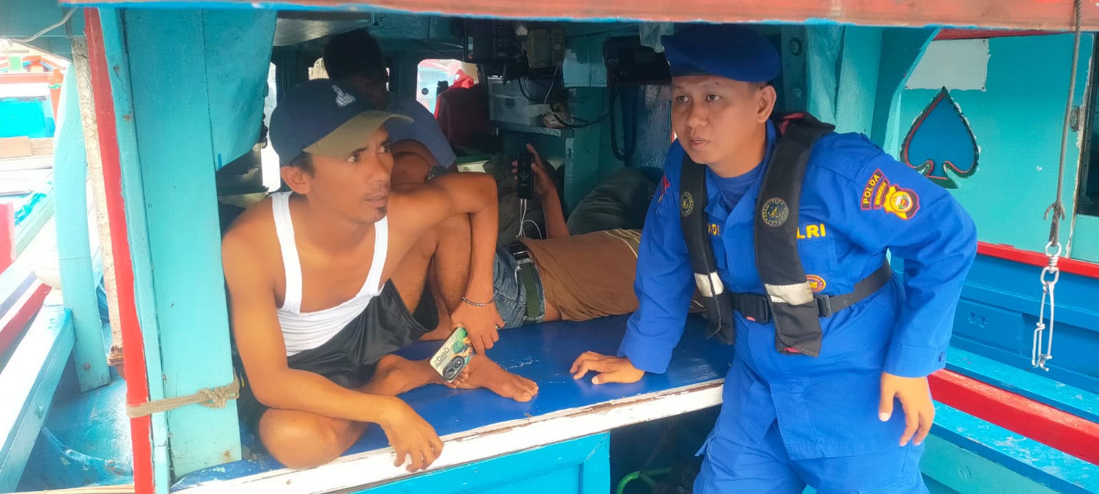 Ditpolairud Polda Bengkulu Patroli Perairan Lempuing, Ingatkan Nelayan Pakai Life Jacket dan Waspadai Gelombang Samudera Hindia