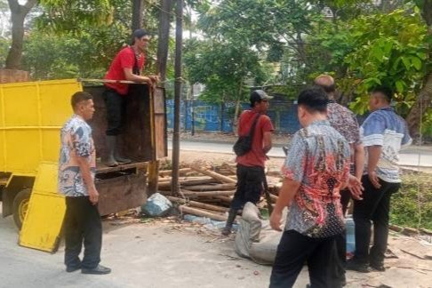 Pemkot Tangerang Tertibkan Bangunan Liar di Irigasi Sipon Buaran Indah, Pasang Peringatan