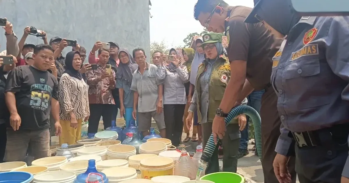 Kejari Brebes dan Aslinmas Salurkan 50.000 Liter Air Bersih ke Warga Taraban yang Krisis Air Enam Bulan