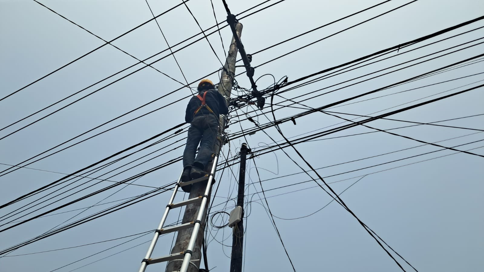 PLN Icon Plus Perbaiki Jalur Fiber Optik di Kecamatan Panti Pasaman, Tekan Risiko Gangguan Layanan