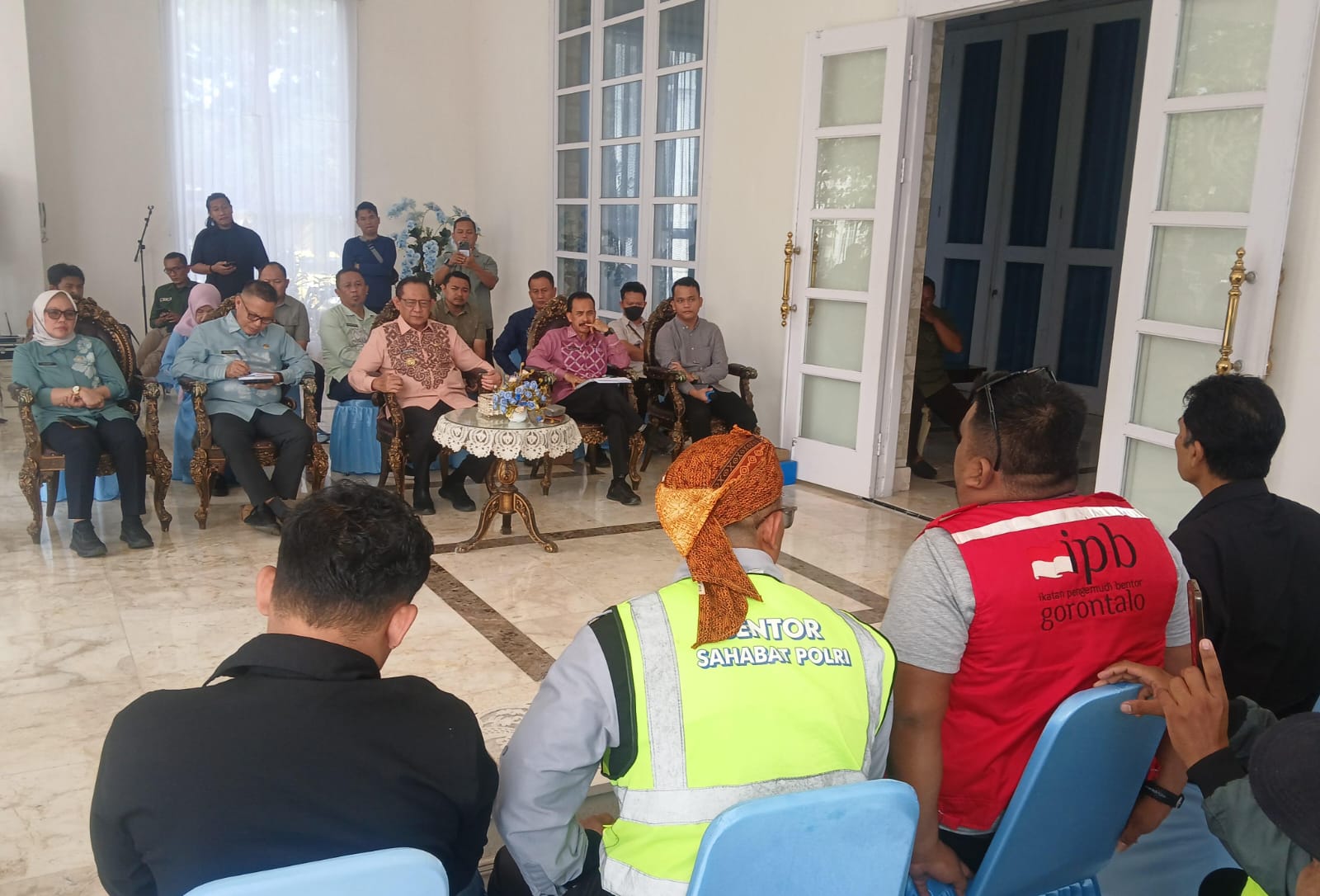 Gubernur Gorontalo Bentuk Satgas Khusus Atasi Antrian Panjang BBM di SPBU, Stok Dipastikan Aman