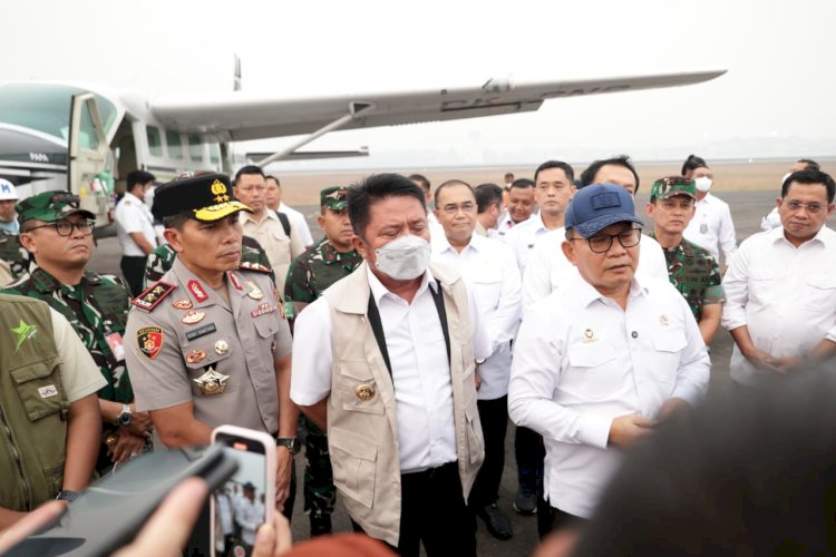 Menko Polkam Dudung Cek Kesiapan Modifikasi Cuaca Karhutla di Lanud SMB II Palembang, Kapolda Sumsel Turut Dampingi