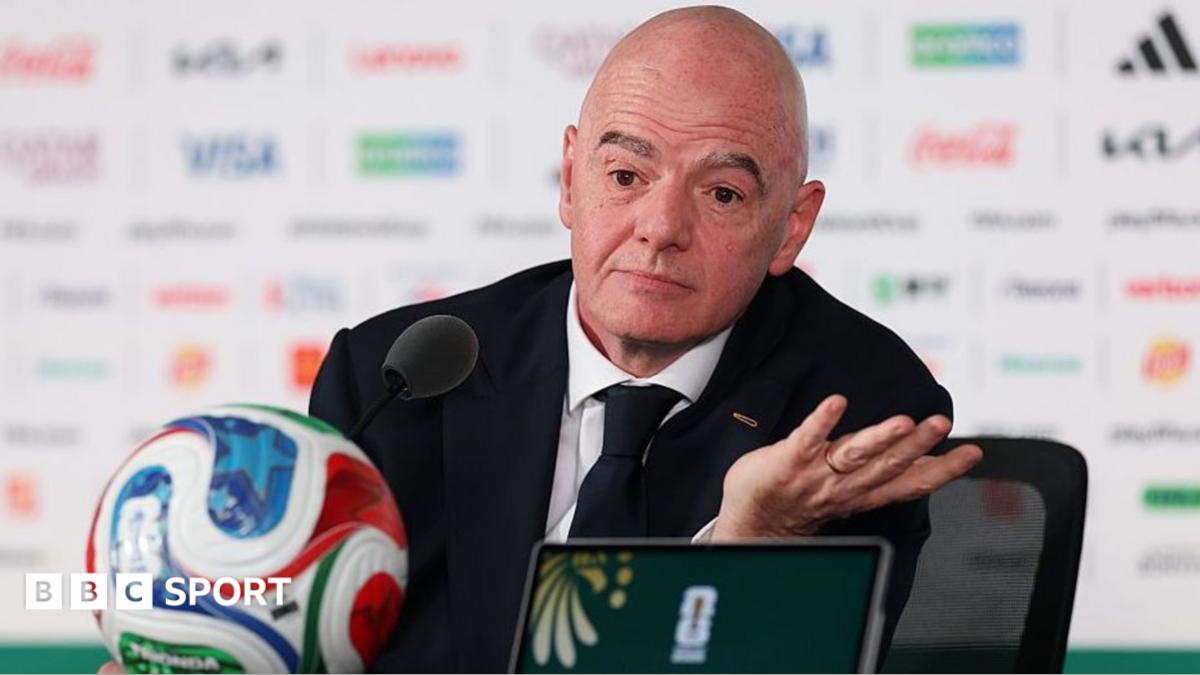 Infantino Minta Maaf ke Dewan FIFA, Disebut Tak Layak Pimpin