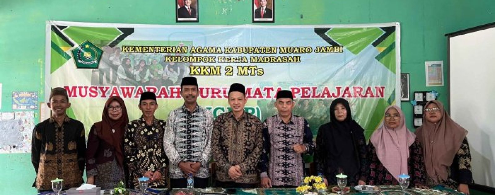 Guru MTsN 3 Kota Jambi Berbagi Strategi AI untuk Rancang Pembelajaran di Forum MGMP Muaro Jambi