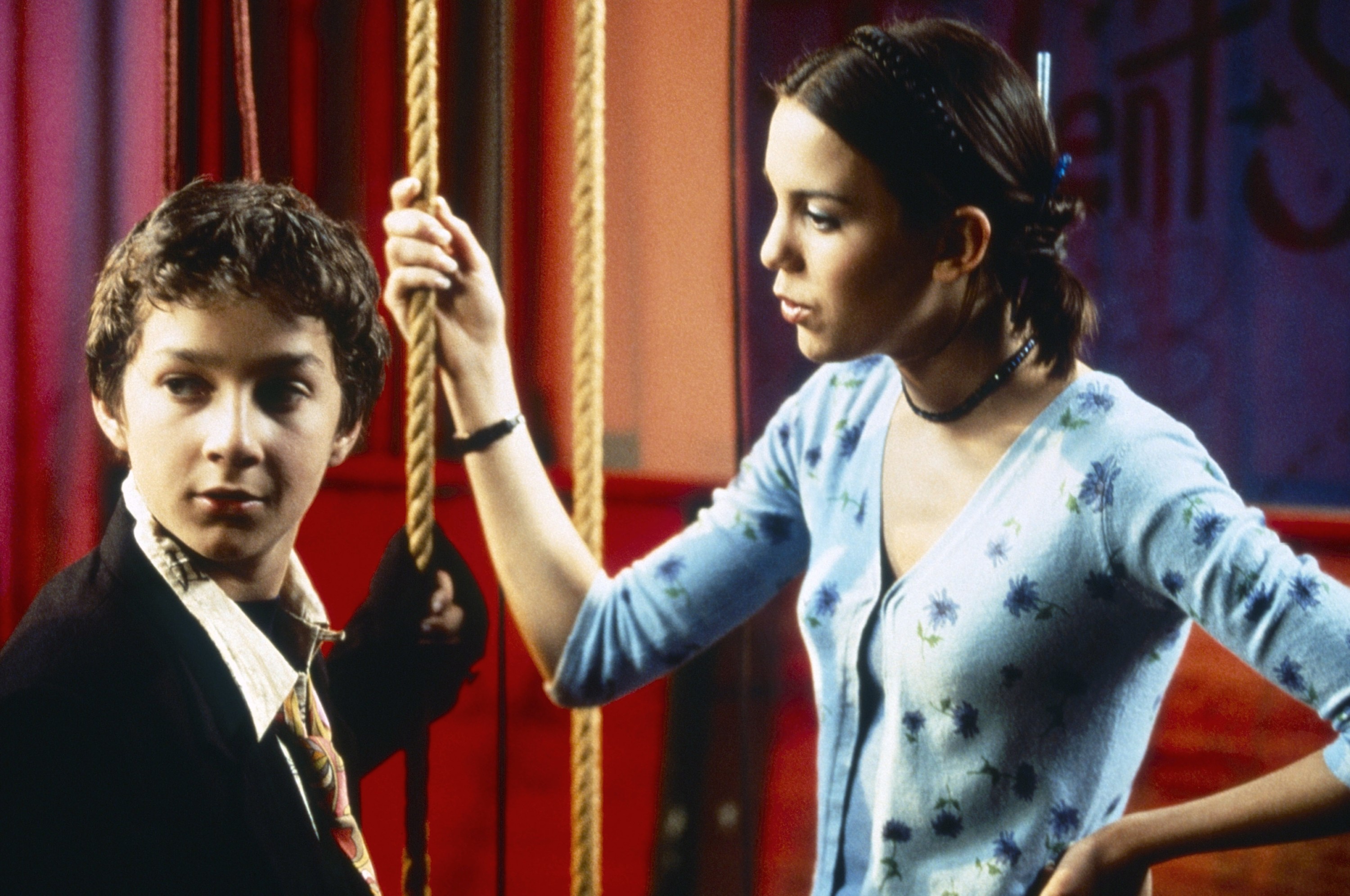 Christy Carlson Romano Sebut Gajinya di Even Stevens Separuh Milik Shia LaBeouf