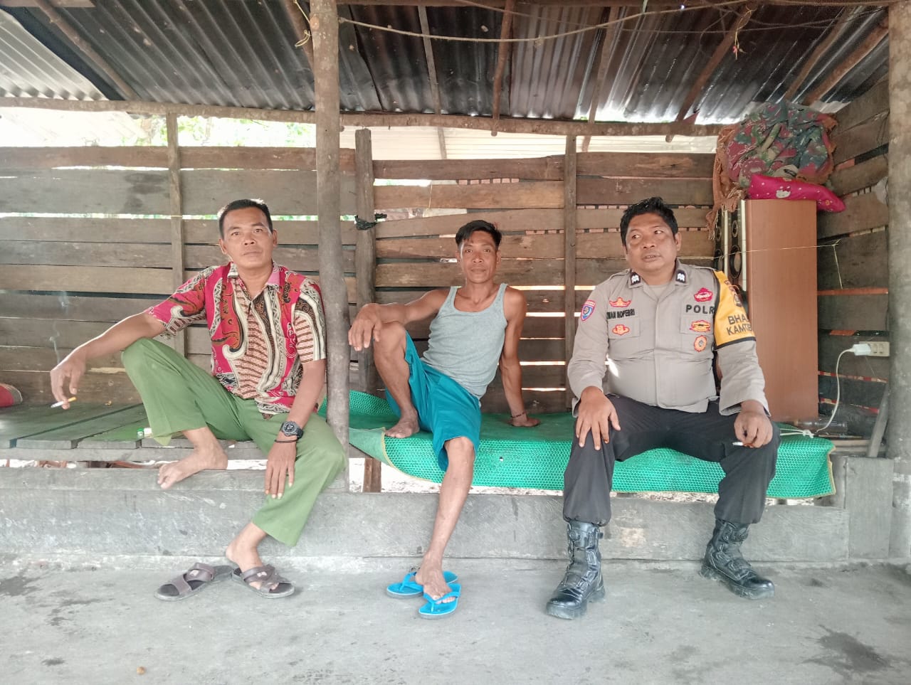 Bhabinkamtibmas Polsek Plakat Tinggi Sambangi Warga Desa Bangun Harja, Sampaikan Pesan Kamtibmas