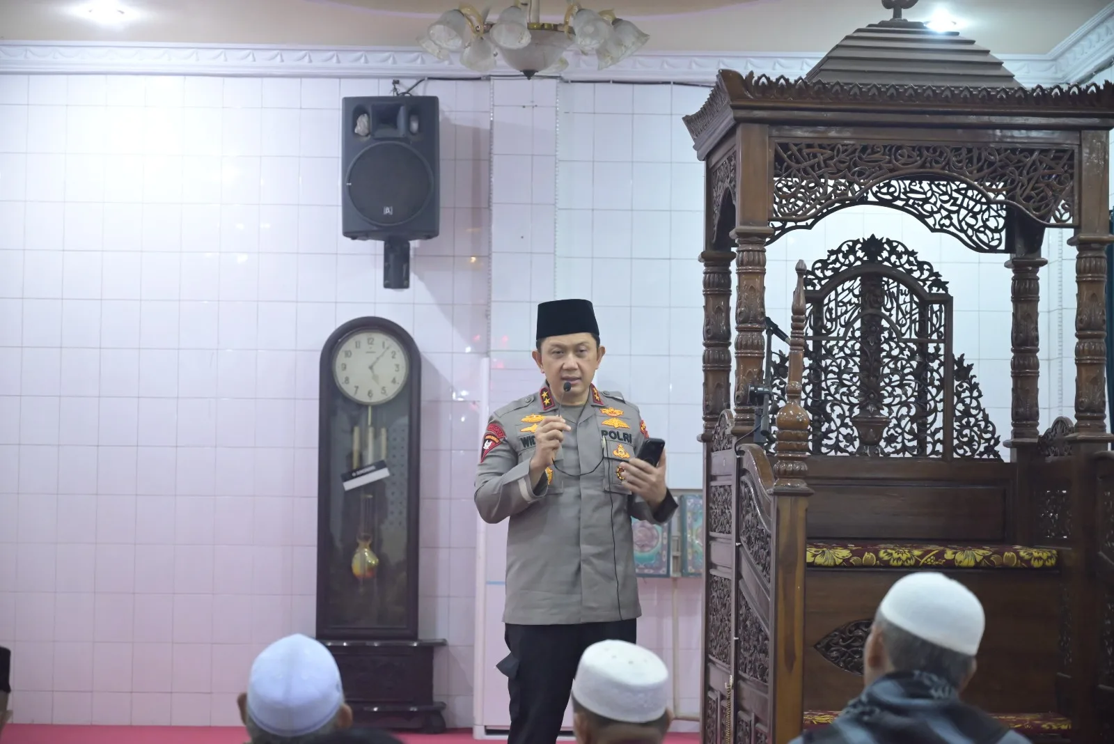 Kapolda Jambi Baru Sambangi Masjid Jami Ass'adah di Thehok, Ingatkan Warga Waspadai Kabut Asap dan Narkoba