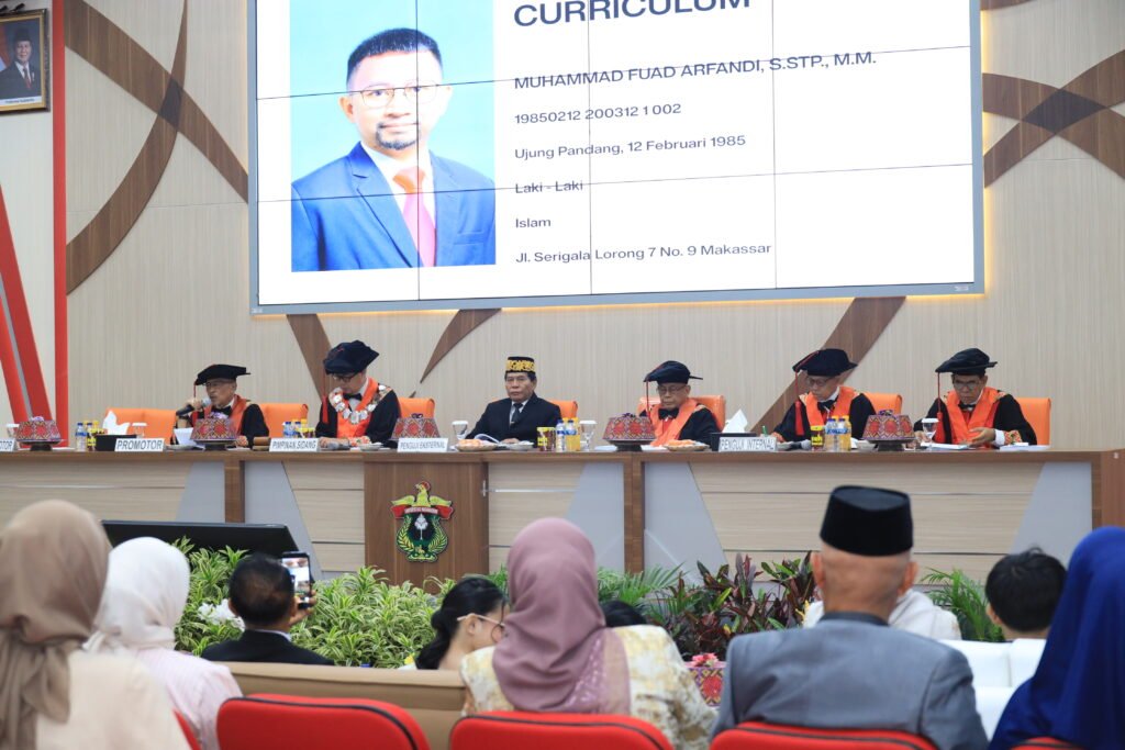 Gubernur Kaltara Zainal Paliwang Tekankan Transparansi PAD Lewat Digitalisasi di Sidang Doktor Unhas