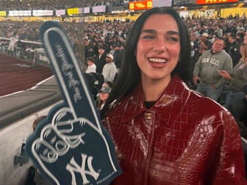 Dua Lipa Nonton Bisbol di Stadion, Gayanya Curi Perhatian
