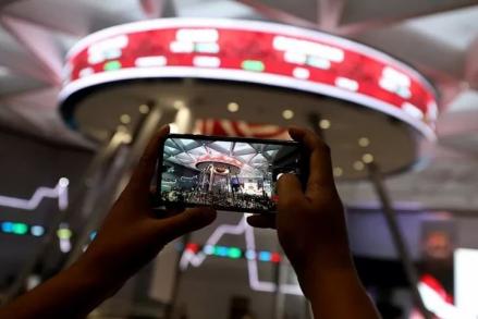 IHSG Berpotensi Koreksi ke 5.744 Usai Turun 1,33 Persen, BBCA Jadi Pilihan