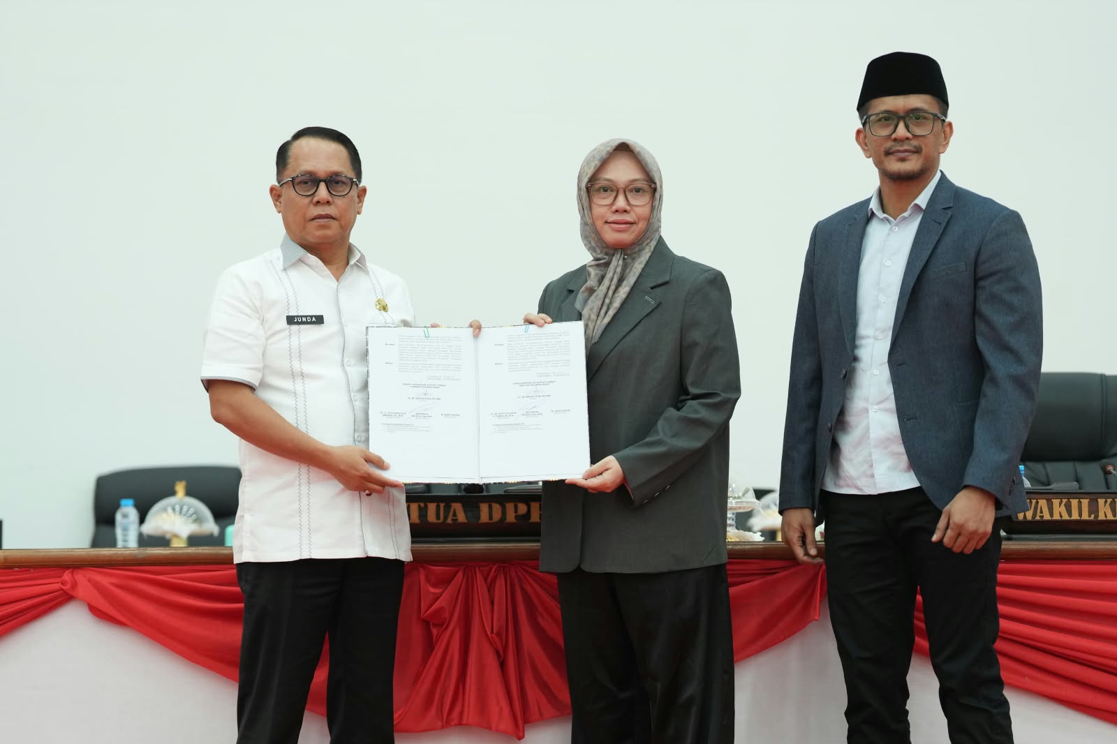 DPRD Sulbar Serahkan SK Penyempurnaan RAPBD Perubahan 2026 ke Pemprov, Rapat Paripurna Digelar Sore