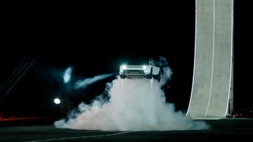 Tesla Roadster Baru Bisa Terbang Pakai Pendorong SpaceX, Produksi 2028