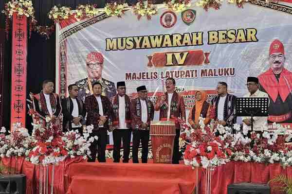 Anggota DPR RI Saadiah Uluputty Hadiri Mubes IV Majelis Latupati Maluku di Baileo Oikumene Ambon