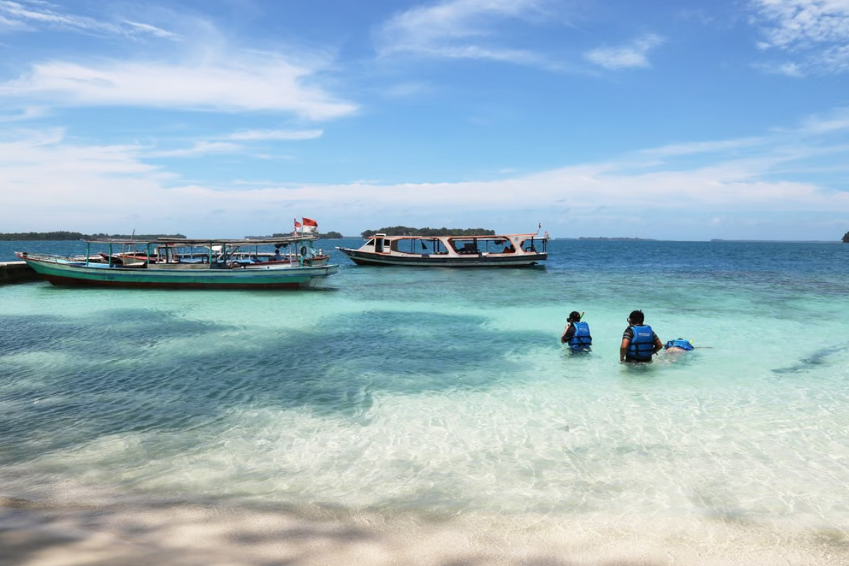 5 Pantai Snorkeling Terbaik di Pulau Jawa, Terumbu Karangnya Memukau