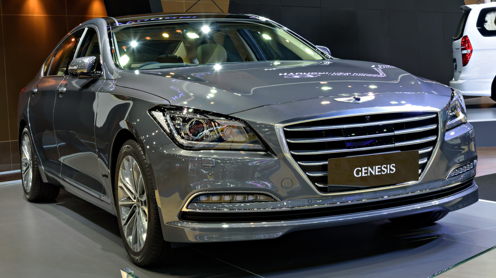 Genesis Recall 94.622 Unit Sedan, Pemilik Diminta Parkir di Luar Rumah