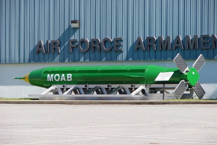 Pentagon Siapkan MOAB 9.800 Kg untuk Serangan ke Iran