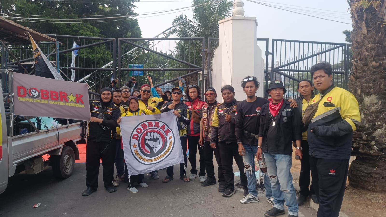 Ratusan Driver Ojol Banten Geruduk KP3B, Tuntut Maxim Hapus Program Turbo Berbayar