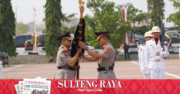 Kapolda Sulteng Berganti, Irjen Pol Rizal Irawan Terima Pataka Wira Dharma Brata di Mako Polda