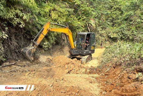 Satgas TMMD ke-130 Kodim 1418/Mamuju Keruk Badan Jalan Pammulukang, Akses Warga Kalukku Segera Diperbaiki