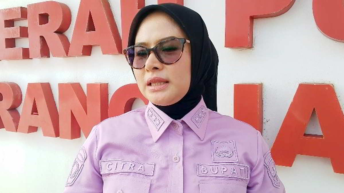 Bupati Pangandaran Serahkan 25 Mesin Perahu dan 363 Alat Tangkap ke 10 Kelompok Nelayan, Pesan Citra: Jangan Dijual