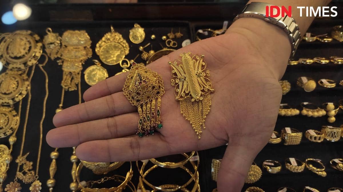 Harga Emas Perhiasan Palembang Stabil Rp13,8 Juta per Suku meski IHSG Anjlok 11 Persen
