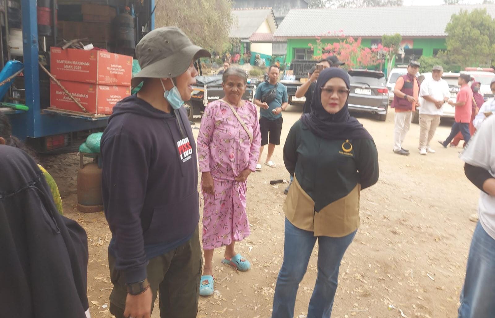 Ketua PBB Bangka Selatan Serahkan Bantuan Logistik untuk Korban Kebakaran Dusun Serdang