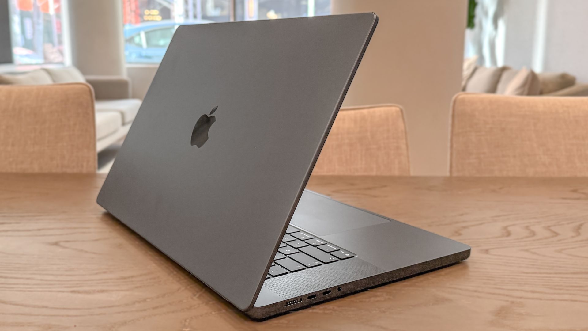 MacBook Ultra Sentuh Rilis 6 November, Tanpa Chip M6