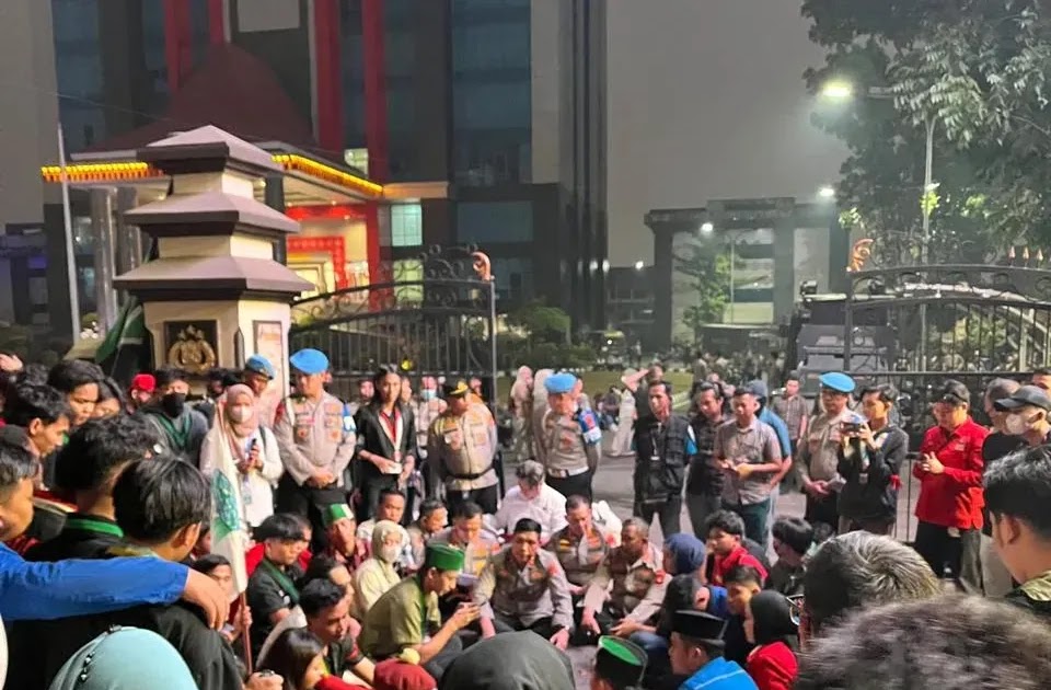 Kapolda Sumsel Temui Pendemo di Mapolda, Janji Evaluasi Pengamanan Usai Kekerasan terhadap Jurnalis
