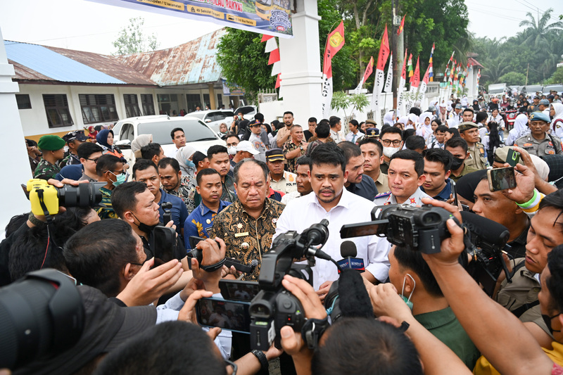 Gubernur Sumut Bobby Nasution Wajibkan PJJ SMA, SMK, dan SLB Mulai Besok Imbas Kabut Asap