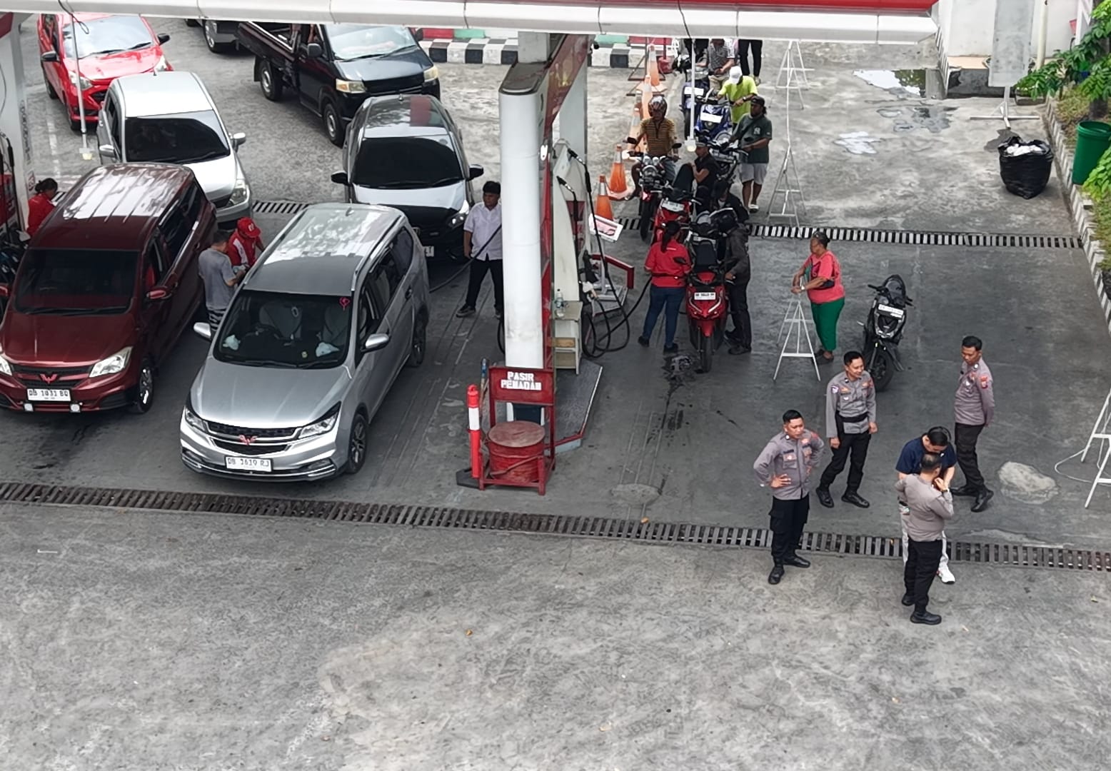 Polda Sulut Kerahkan Personel Amankan Antrean Panjang BBM di Sejumlah SPBU, Imbau Warga Tak Menyerobot