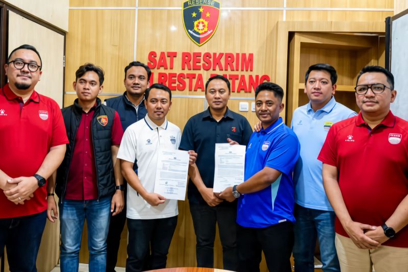 Manajemen Persib Kawal Penyelidikan Penyerangan Bus U-18 ke Polresta Batang
