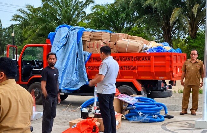 Gubernur Kalteng Agustiar Sabran Salurkan Bantuan Karhutla ke Seluruh Kabupaten, Kobar Terima 3 Mobil Tangki Air