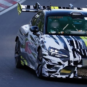 Xiaomi SU7 Ultra Versi Balap Tertangkap Uji Jalan di Nurburgring