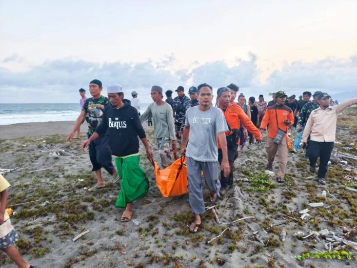 Tim SAR Sumbawa Temukan Dua Korban Terseret Ombak Pantai Batu Pampang, Satu Warga Ponorogo Masih Dicari