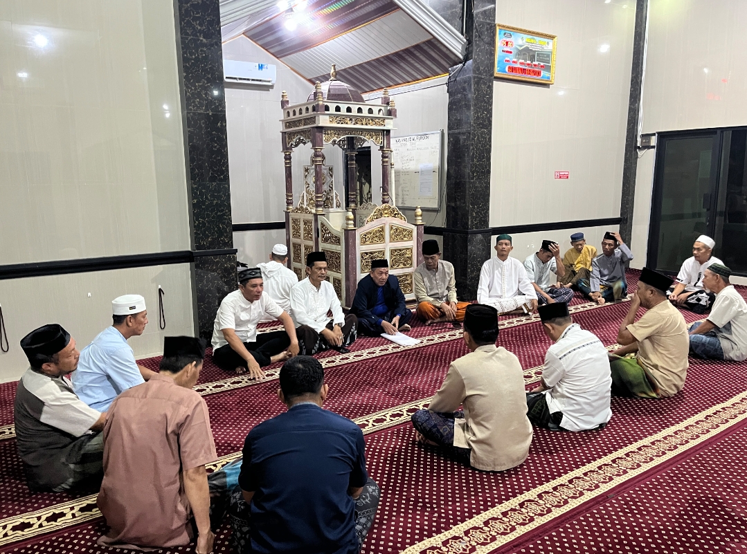 Waka Polres Lampung Utara Kompol Talen Hafis Salat Subuh Berjamaah di Masjid Al Furqon Kotabumi Selatan