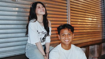 Anneth Delliecia Nonton Aksi Hokky Caraka di Lapangan Usai Ditemani Manggung
