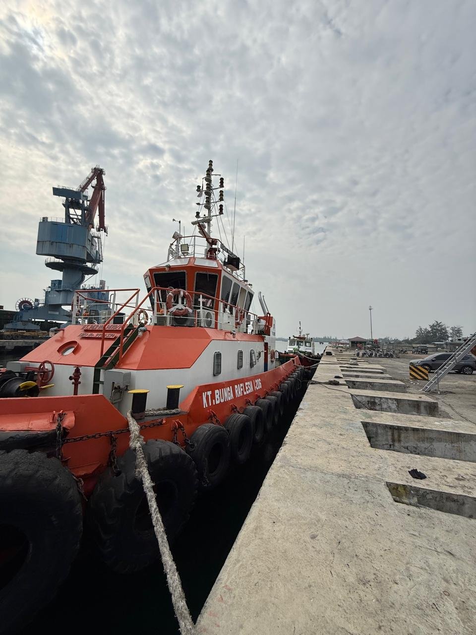 Pelindo Bengkulu Kerahkan TB Bunga Raflesia dan Dirikan Posko, Seluruh 26 Kru KM Prima Sentosa Selamat
