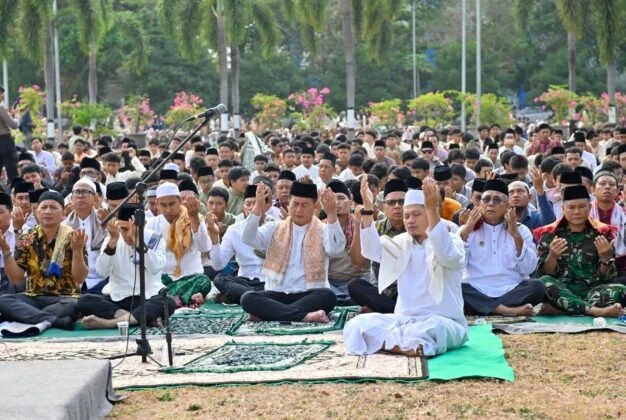 Ribuan Jemaah Salat Istisqa di Mataram, Gubernur NTB Siapkan Hujan Buatan November 2026