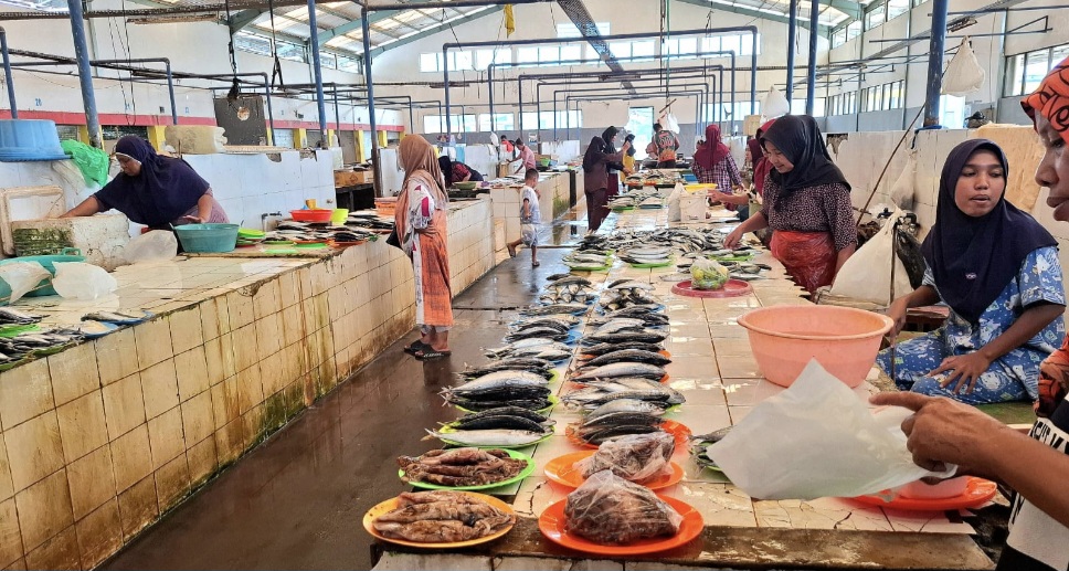 Pedagang Pasar CBD Morotai Desak Bupati Rusli Sibua Tertibkan Penjual Ikan di Bahu Jalan Sebelum Morofest