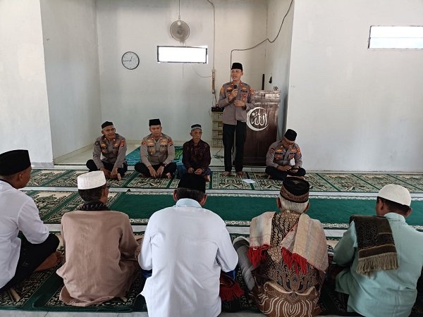 Wakapolres Mesuji Sambangi Masjid Nurul Hidayah di Way Serdang, Gelar Jumling dan Serahkan Tali Asih