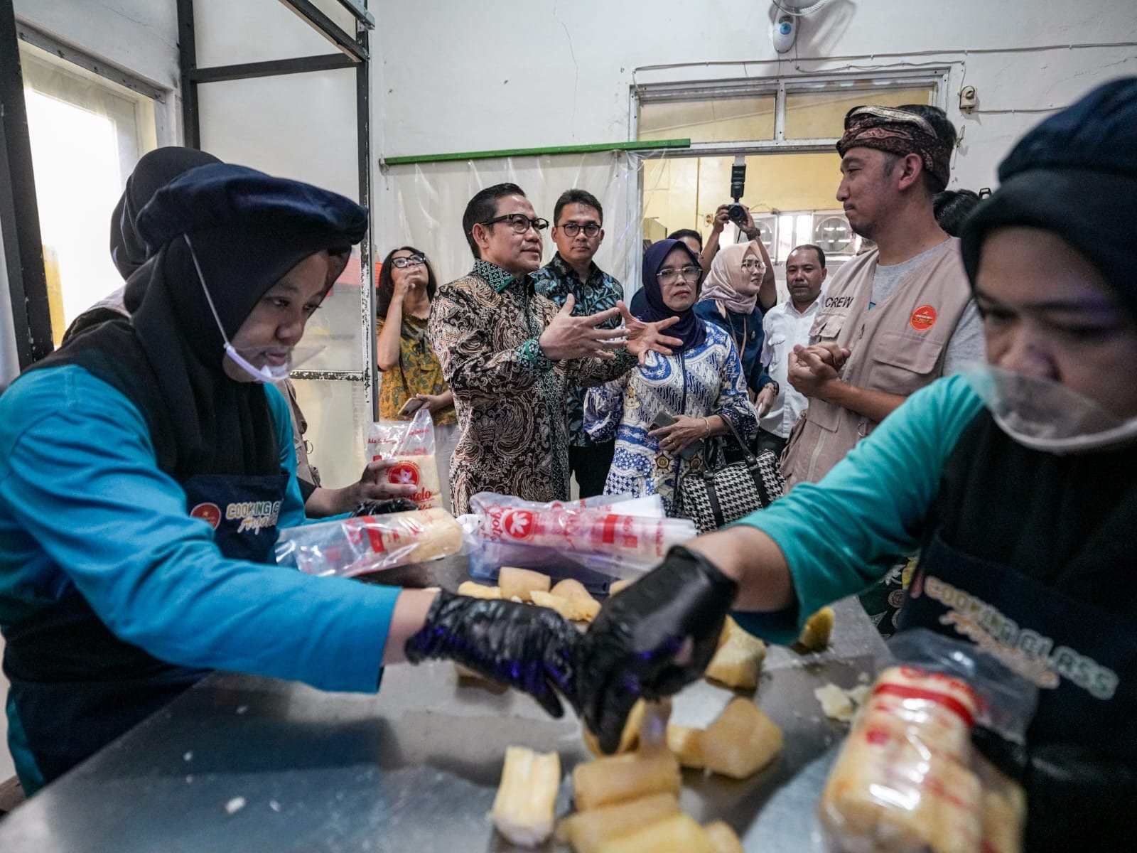 Menko Muhaimin Iskandar Beri Penghargaan ke 2 UMKM Singkong Salatiga, Argotelo dan D-9 Dinilai Angkat Pangan Lokal