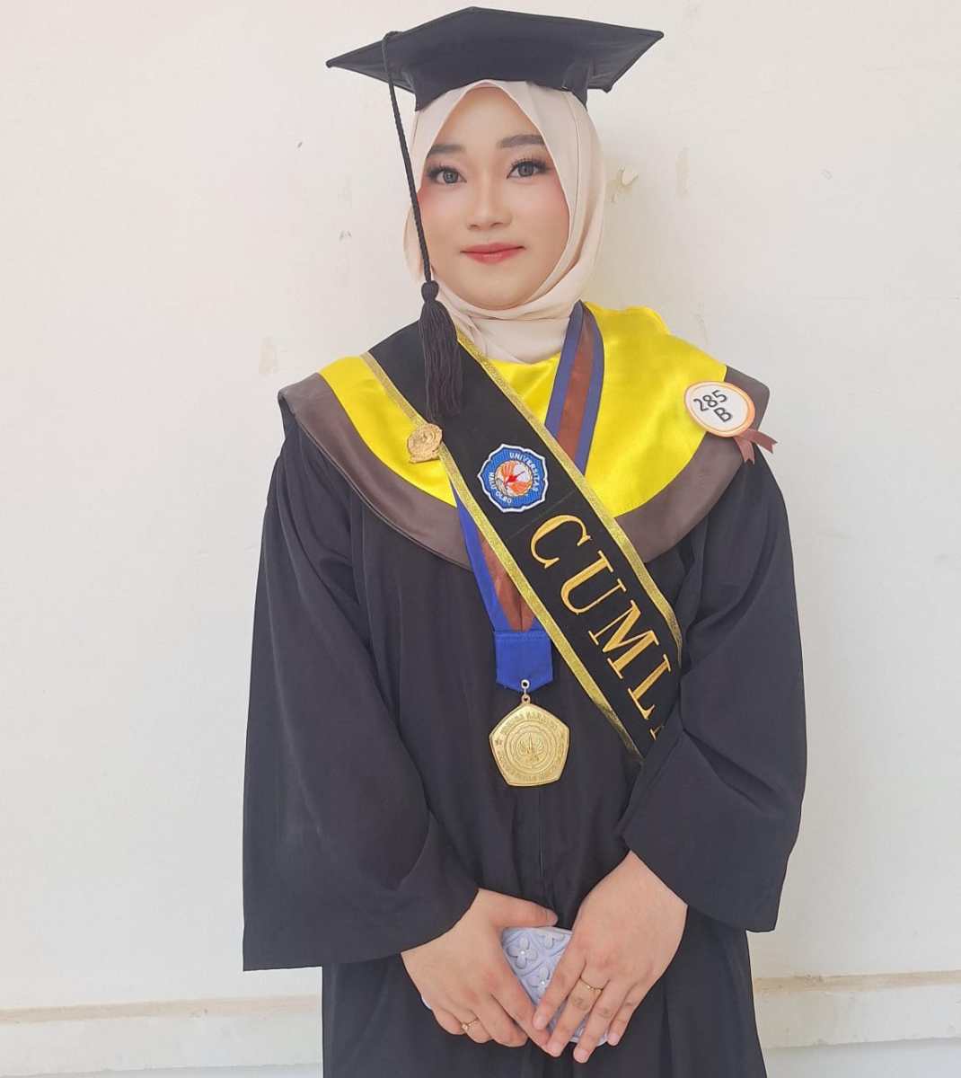 Wisudawan Terbaik UHO Kendari Raih IPK 3,97, Dwi Riska Amalia Ungkap Tiga Kunci Sukses Kuliah