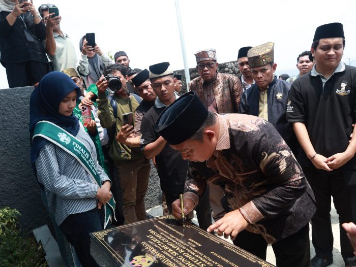 Sekda Ternate Resmikan Studio Radio Gemusba, Fokus Siaran Pelestarian Budaya dan Sejarah Lokal