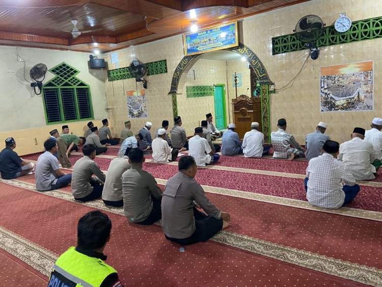 Kapolres Bengkulu Tengah Sapa Warga Karang Tinggi Lewat Subuh Keliling di Masjid Al-Falah