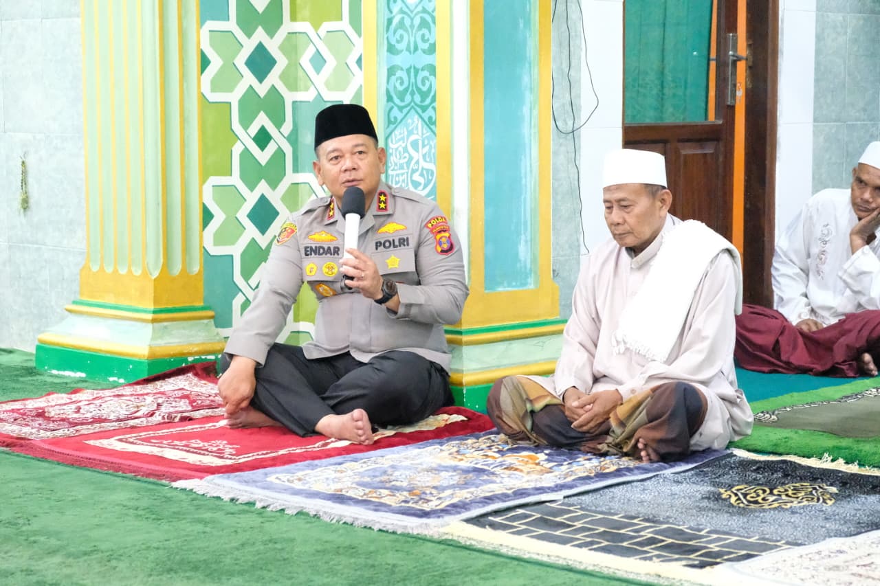 Kapolda Kaltim Salat Subuh Keliling di Masjid Jami Al-Wustho Balikpapan, Perkuat Deteksi Dini Kamtibmas