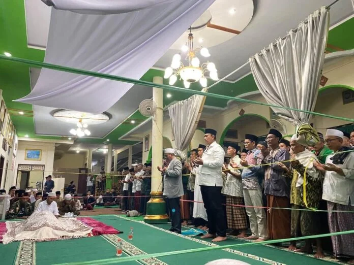 Pemerintah Berduka atas Wafatnya Tuan Guru Bagu, Bulog Takziah ke Rumah Duka di Lombok Tengah