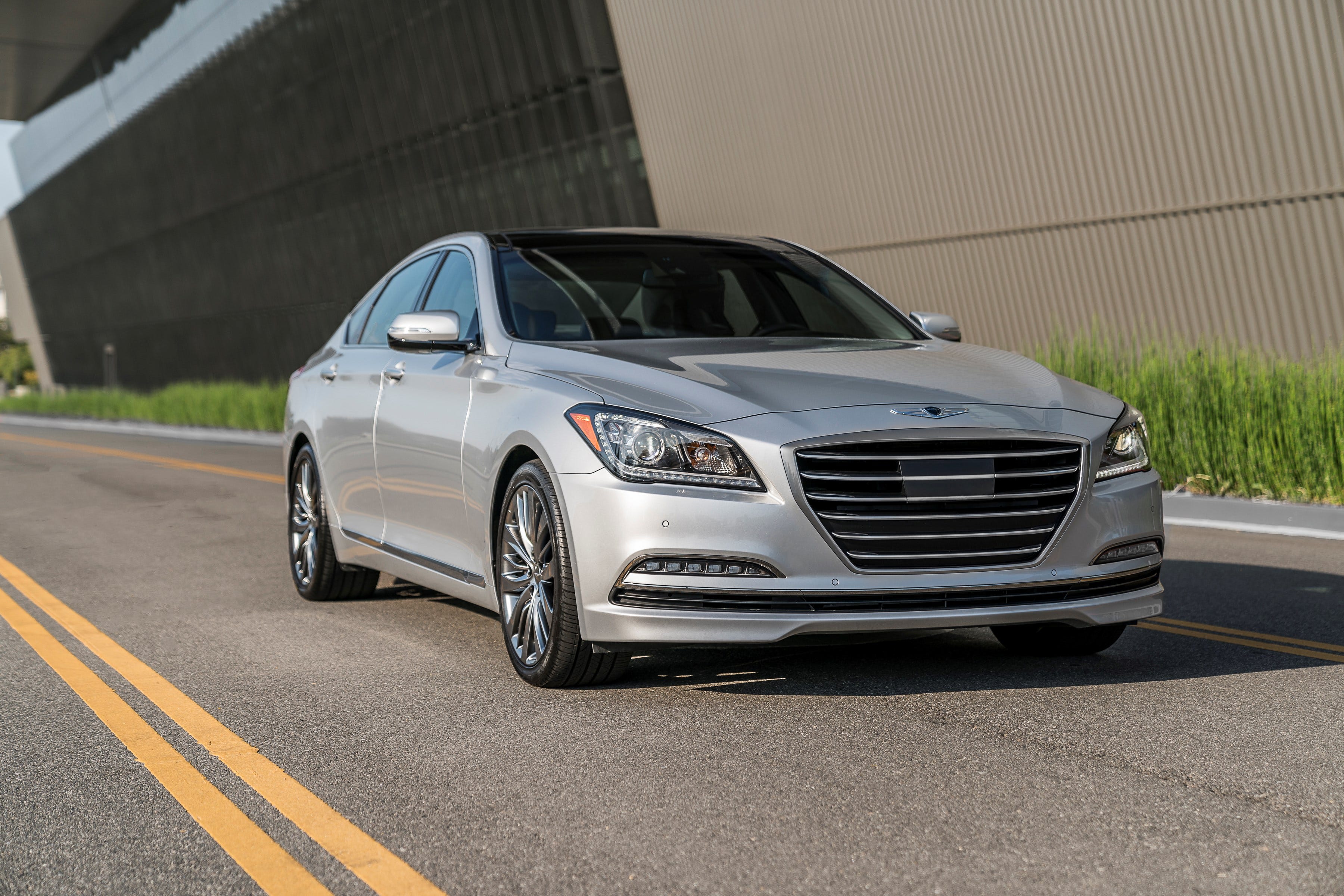 Hyundai Recall 94.622 Unit Genesis dan G80, Risiko Kebakaran dari Kursi Listrik